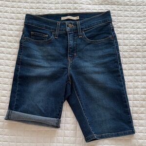 Levi’s Dark Blue Bermuda Denim Shorts Size 26